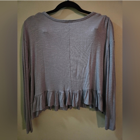 Small Olivia Rae V-Neck Ruffle Hem Blouse Flowy Feminine Boho Soft Light Peplum - Picture 4 of 4